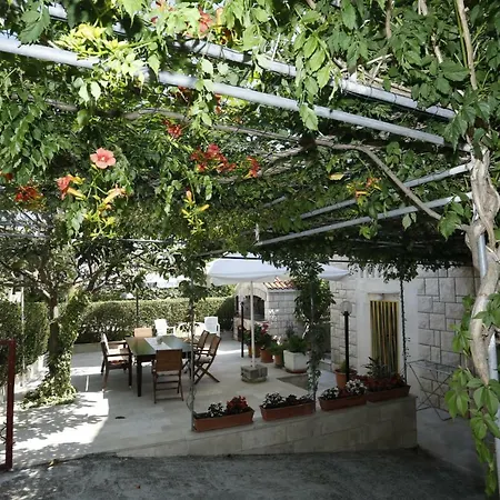Apartments Jozi - Parking And Grill Διαμέρισμα Supetar