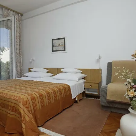 Διαμέρισμα Apartments Jozi - Parking And Grill Supetar