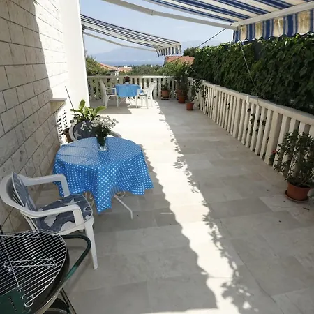 Apartments Jozi - parking&grill Appartement Supetar