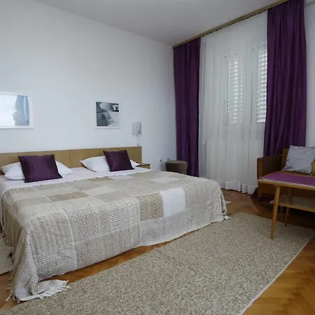 Appartement Apartments Jozi - parking&grill