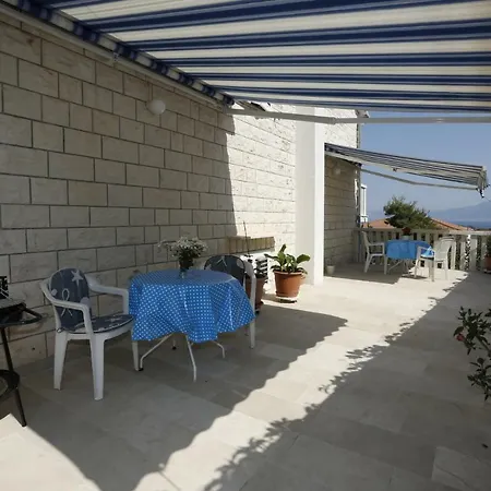 Apartments Jozi - parking&grill Appartement Supetar